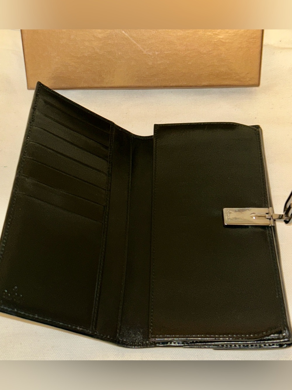 Authentic Vintage Gucci Long Wallet in
Excellent Condition .  Box included - Picture 4 of 9